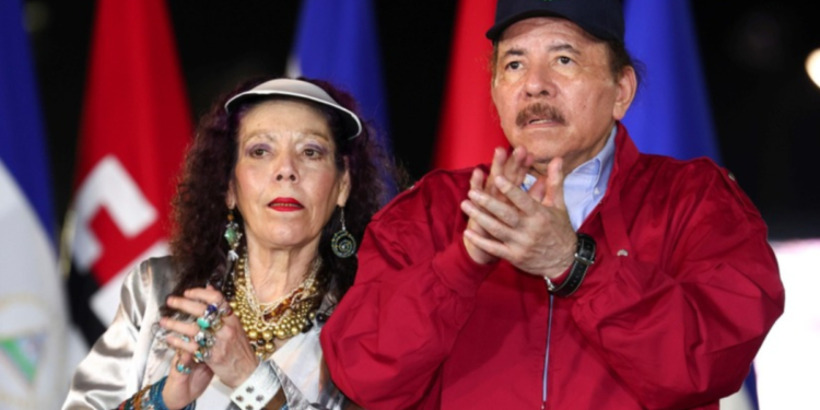 Daniel Ortega solo ha «dejado en evidencia su soledad internacional» al burlarse de los 317 nicaragüenses desnacionalizados. Foto: La Mesa Redonda