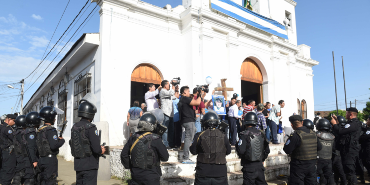 Sacerdote denuncia que «la mitad de las iglesias en Nicaragua no tienen párrocos» en un foro internacional. Foto: La Prensa