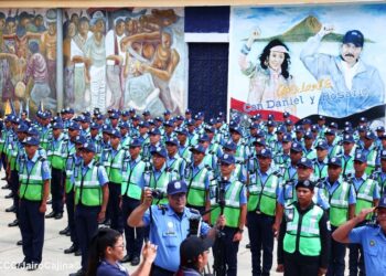Policías nuevos que se suman a las fuerzas represivas de la dictadura.