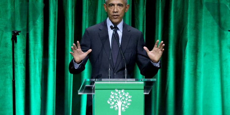 NEW YORK, NEW YORK - DECEMBER 06: Barack Obama speaks onstage during the 2022 Sandy Hook Promise Benefit at The Ziegfeld Ballroom on December 06, 2022 in New York City.   Dia Dipasupil/Getty Images/AFP (Photo by Dia Dipasupil / GETTY IMAGES NORTH AMERICA / Getty Images via AFP)