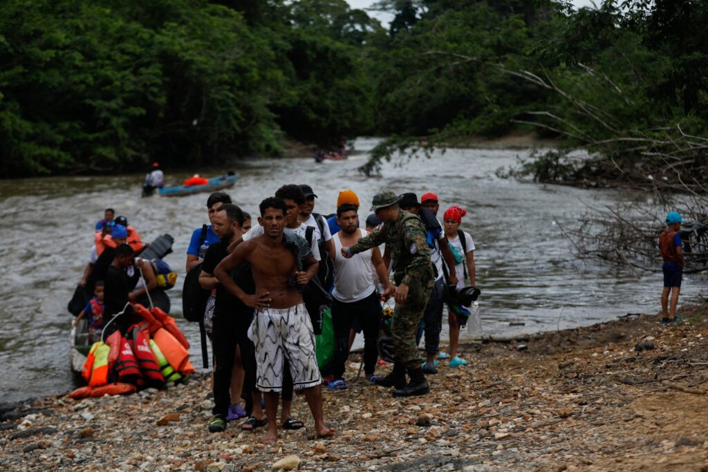 Aumenta la cantidad de migrantes que cruzan el Darién en Panamá
