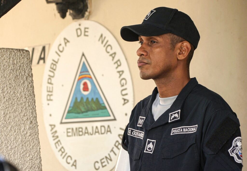 Panamá rechaza solicitud de Nicaragua para ampliar embajada donde se refugia Martinelli