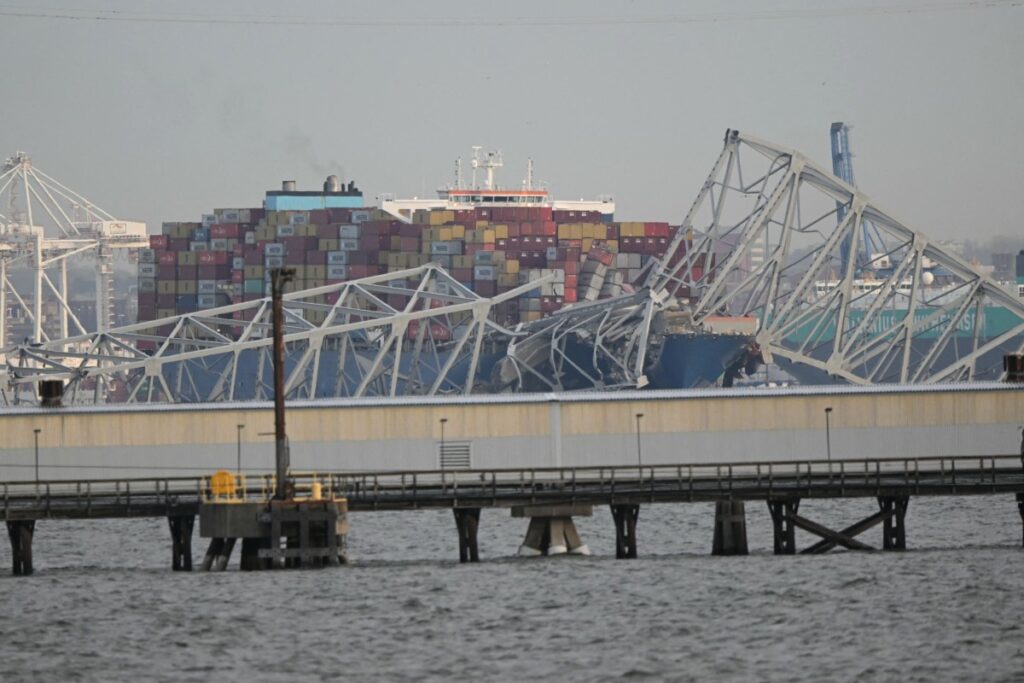 Un puente se derrumba en Baltimore tras chocar contra él un barco