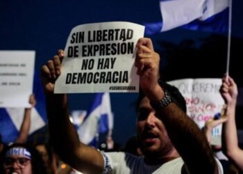 Dictadura extiende represión hacia familiares de periodistas independientes.