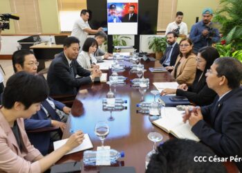 El Chigüin Ortega al frente de una delegación de la dictadura de sus padres se reúne con comunistas chinos.