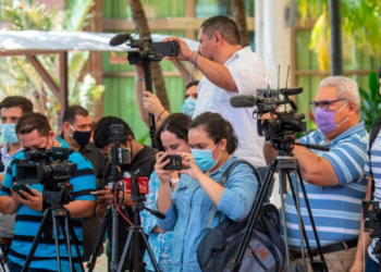 Periodistas nicaragüenses en el exilio dicen que a pesar de la persecución y criminalización de la profesión, aún hay motivos para celebrar. Foto: Despacho 505.