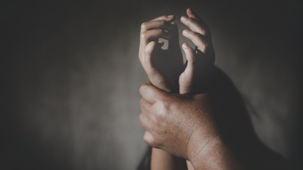 Niña de dos años se encuentra en estado de salud «delicado» tras ser abusada sexualmente por un familiar