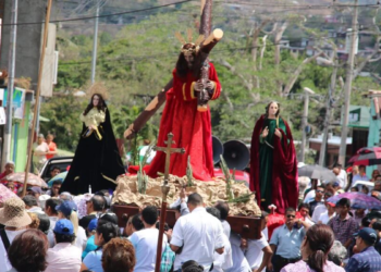 El régimen orteguista ha prohibido que los católicos nicaragüenses celebren las procesiones en las calles. Foto: La Prensa.