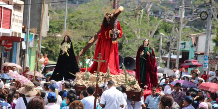 El régimen orteguista ha prohibido que los católicos nicaragüenses celebren las procesiones en las calles. Foto: La Prensa.