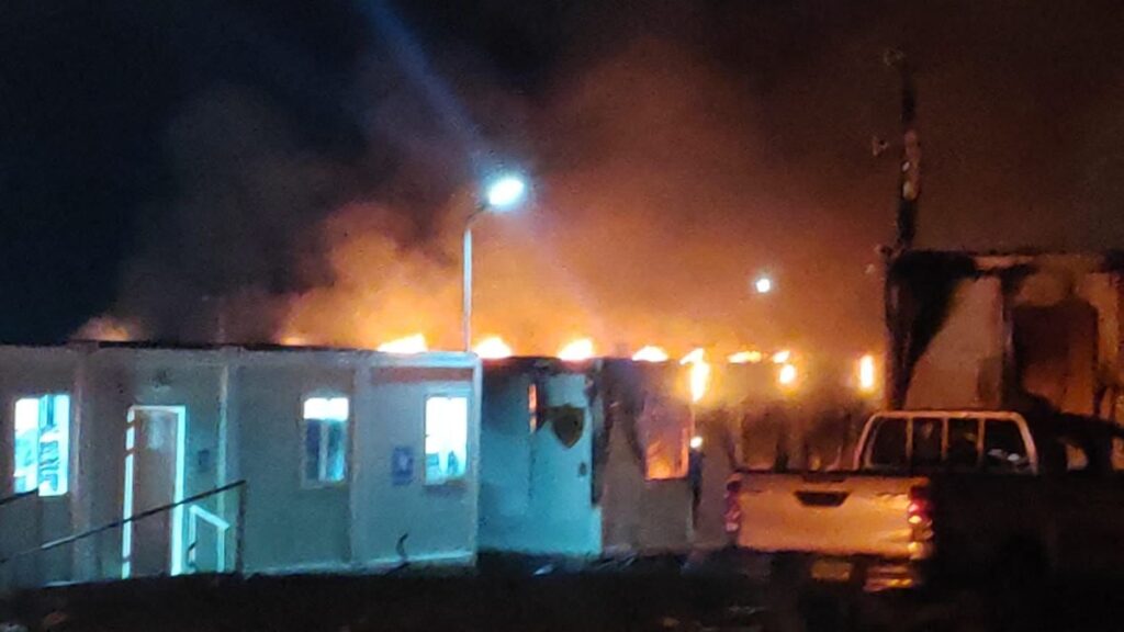 Riña termina con incendio de albergue de migrantes en selva de Panamá