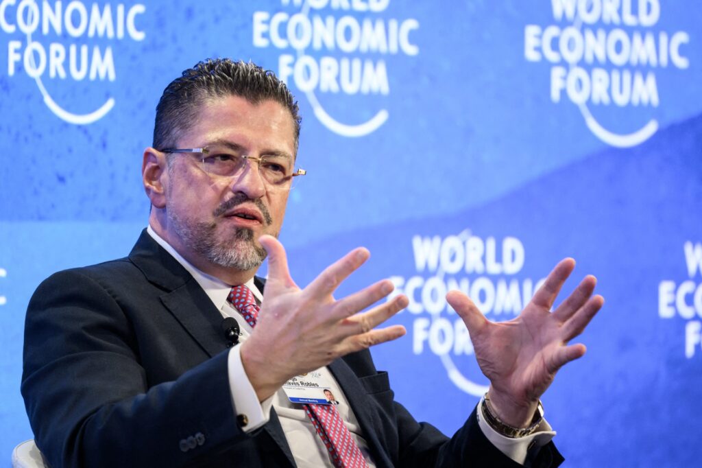 Costa Rica podría recibir 500 millones de dólares del FMI luego de la revisión de sus programas