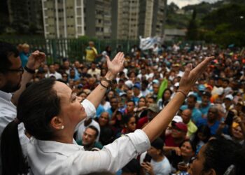 Venezuelan opposition leader Maria Corina Machado greets supporters during a rally in San Antonio de los Altos, Miranda state, Venezuela on April 17, 2024. (Photo by Juan BARRETO / AFP)