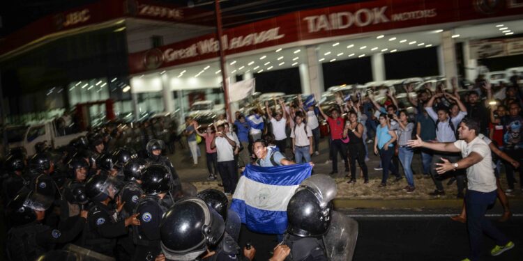 Managua,18 de Abril del 2018.Protesta contra le reforma del INSS se torna violenta en camino de Oriente. LAPRENSA/Wilmer Lopez