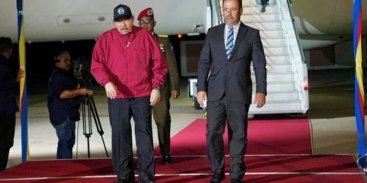 Ortega está en Venezuela para participar en la cumbre del ALBA