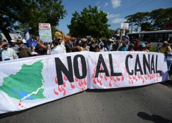 Protesta contra el proyecto del Gran Canal que despojaba a campesinos de sus tierras.