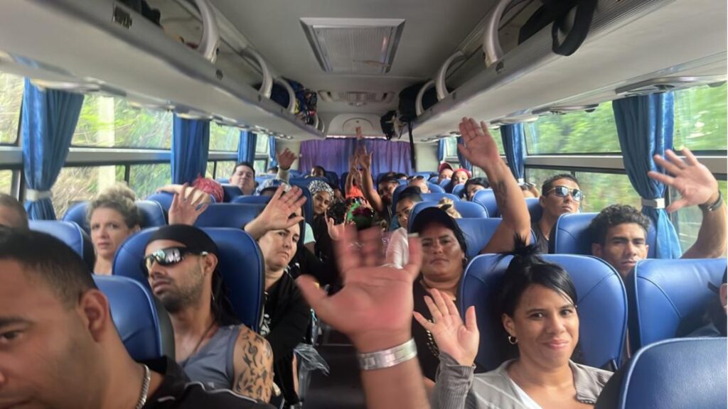 Cuba inicia evacuación de sus 254 ciudadanos bloqueados en Haití