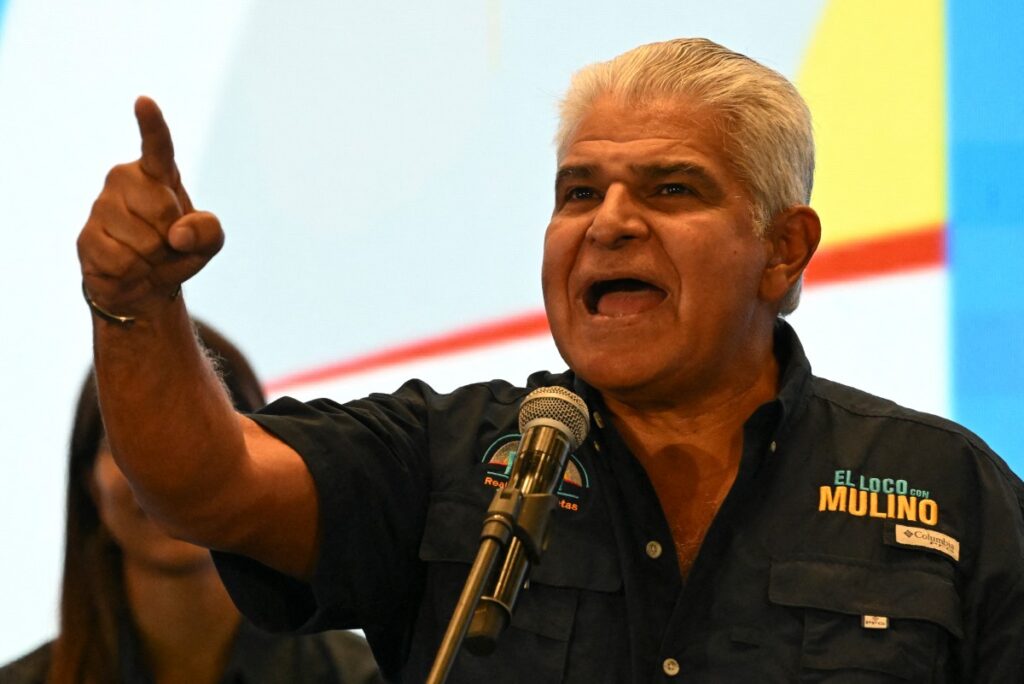 Presidente electo de Panamá promete deportar a migrantes que crucen selva del Darién