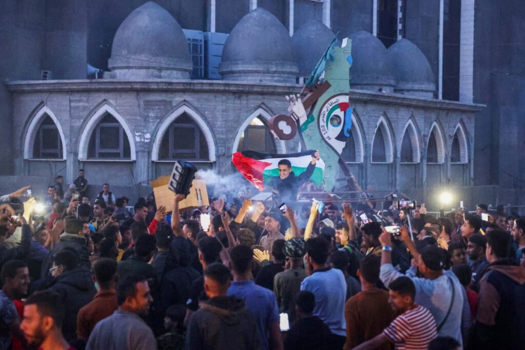 Hamás acepta una propuesta de tregua en Gaza y palestinos salen a las calles a celebrar