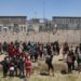 Migrantes solicitantes de asilo en Estados Unidos se manifiestan en el río Grande para pedir autorización para ingresar al país, visto desde Ciudad Juárez, estado de Chihuahua, México, el 25 de abril de 2024.