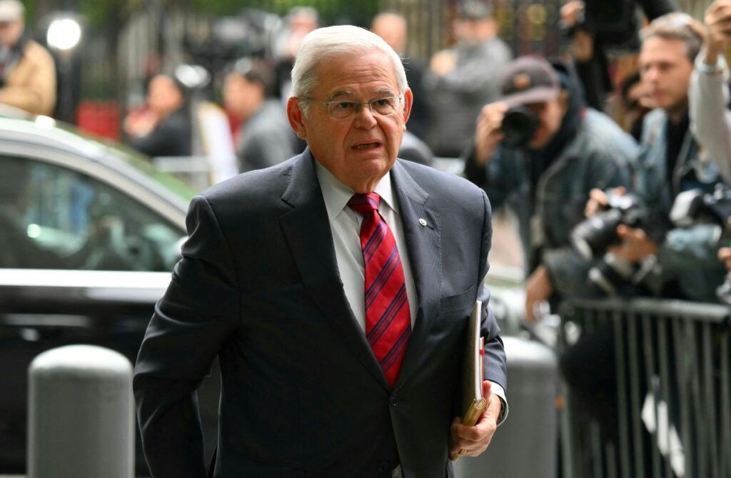 Empieza juicio a poderoso senador de origen cubano Bob Menéndez