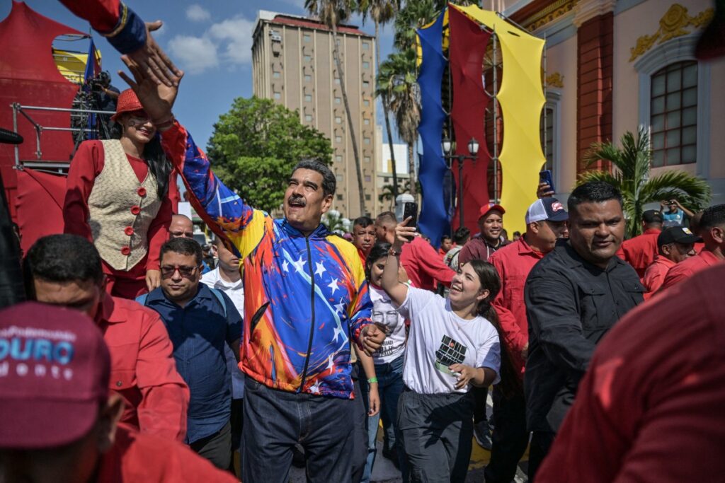 Maduro arranca campaña electoral en la que busca reelegirse