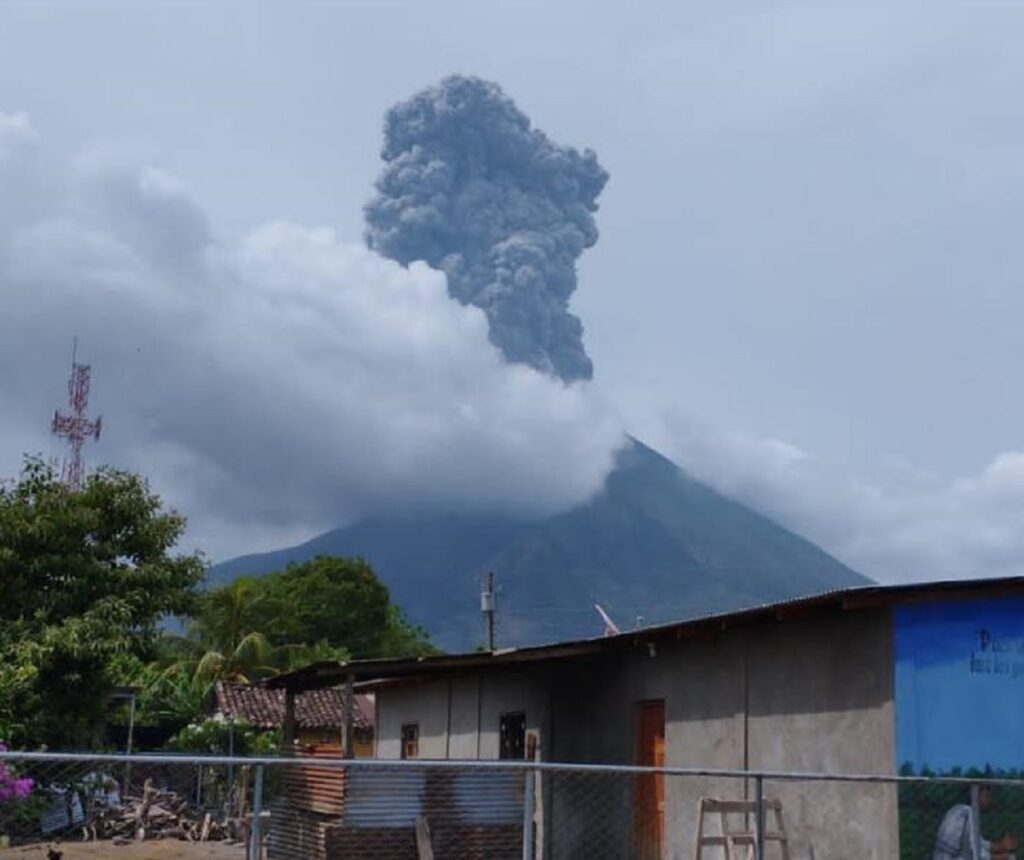 Volcán Concepción registra explosiones con expulsión de gases, cenizas y rocas