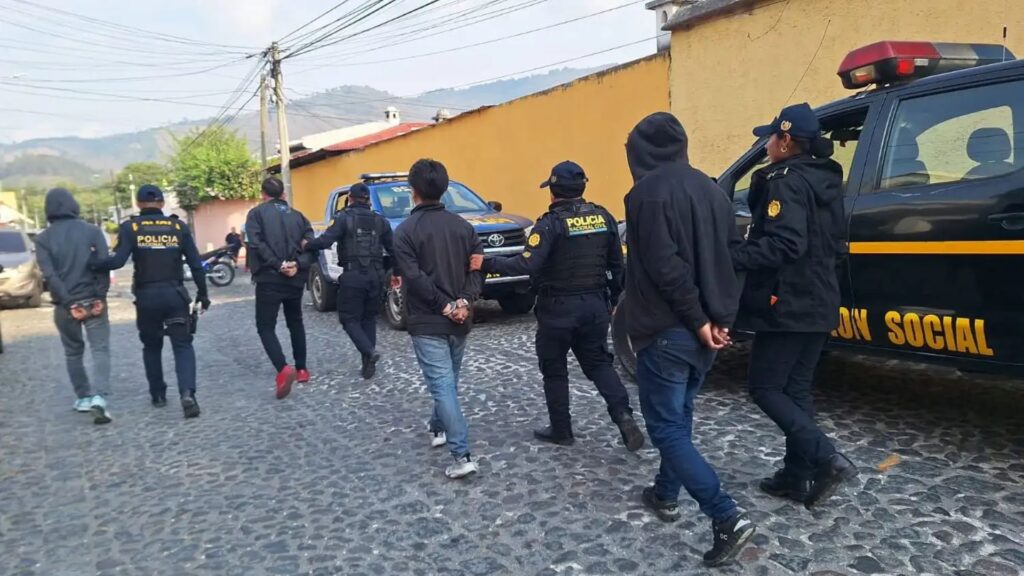 Guatemala extradita a EEUU a seis presuntos narcotraficantes