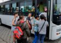 Dictadura limita uso de celulares a los conductores de buses, tras choque que causó críticas en redes sociales. Foto: Canal 4.