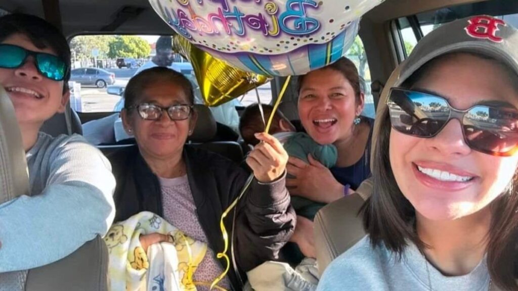 ¡La familia ya está completa! Sheynnis Palacios disfruta su cumpleaños 24 reunida con su mamá, abuela y hermanos