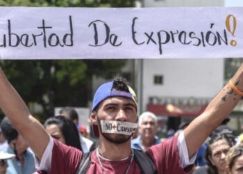 «Aunque desplegaron todas sus armas, no lograron acallar al periodismo independiente», afirman periodistas en el Día Mundial de la Libertad de Prensa.