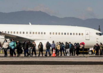 Las redes de tráfico de personas han aprovechado los vuelos chárter para trasladar migrantes hasta Nicaragua desde el Caribe y África.