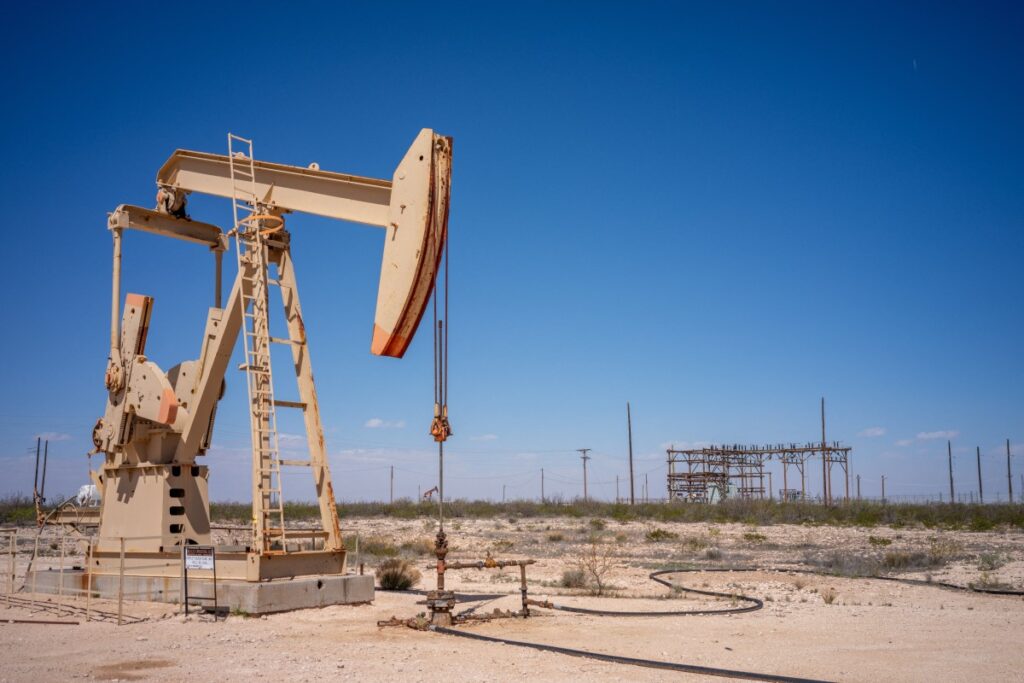Las reservas de petróleo y gasolina en EEUU aumentan