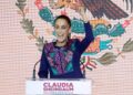 Claudia Sheinbaum, del partido Morena, celebra junto a sus seguidores los resultados de la elección presidencial en México que la ubican como la ganadora. Foto: AFP
