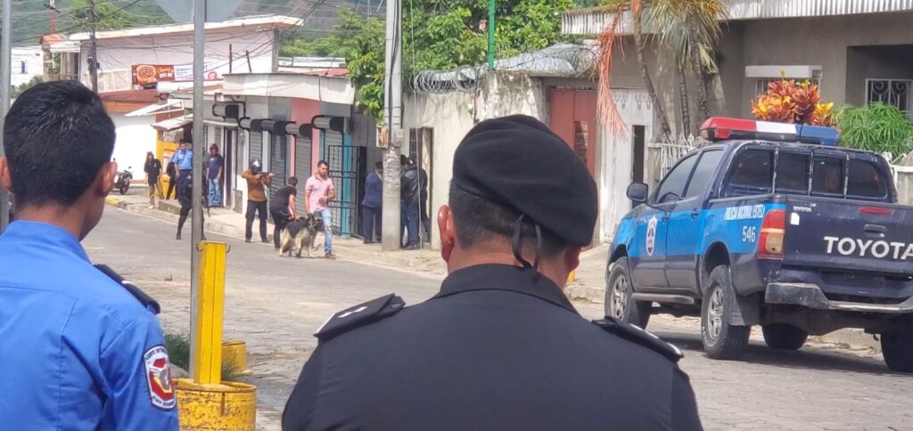 Régimen sin aclarar balacera en la que salieron heridos policías y el hermano de la periodista Nohelia González