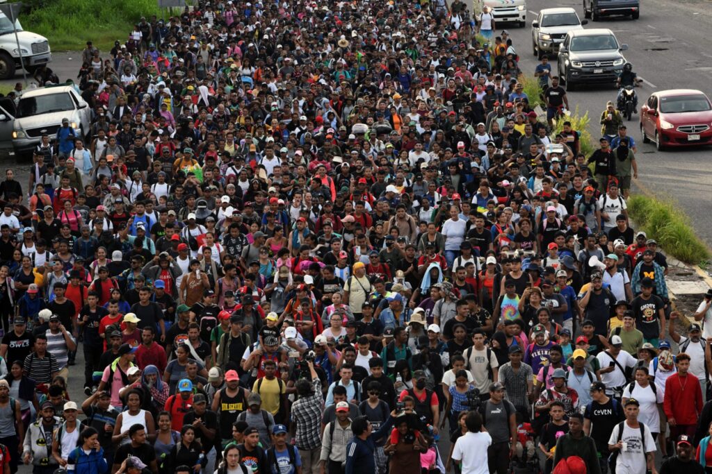 Centenares de migrantes marchan en México por salvoconductos para llegar a EEUU