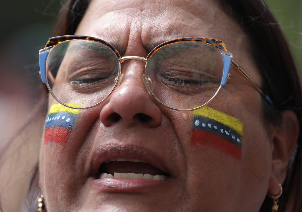 Chavistas y opositores «a la pesca» de votantes en Venezuela