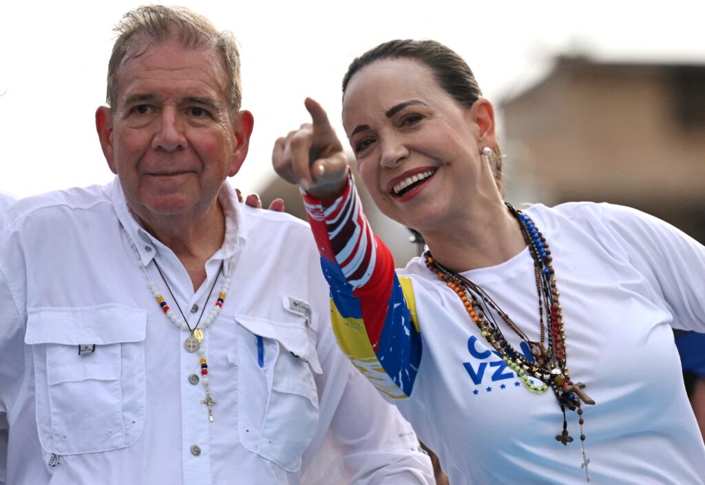 Edmundo Gonz&aacute;lez, candidato respaldado por Mar&iacute;a Corina Machado podr&iacute;a desplazar del poder este domingo a Nicol&aacute;s Maduro.