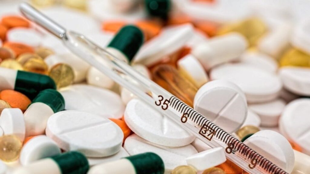 Medicamentos antigripales suben de precio por la temporada lluviosa, pobladores se quejan del aumento