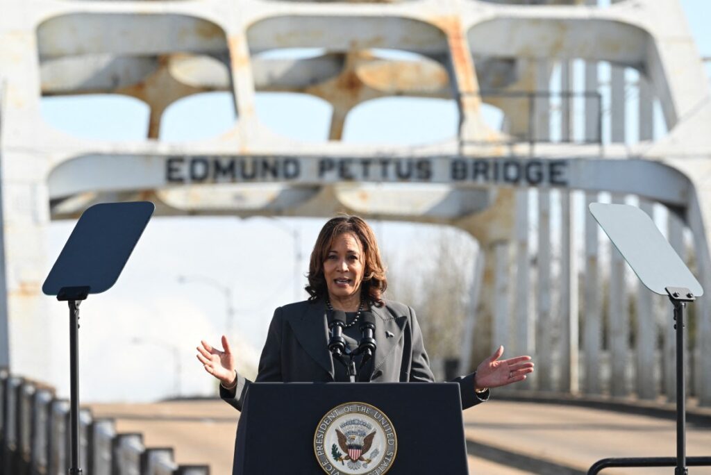 Joe Biden respalda a su vicepresidenta Kamala Harris como candidata presidencial demócrata