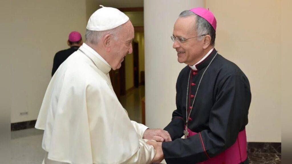 Monseñor Silvio Báez narra lo que habló con el Papa Francisco y lo que sintió al irse de Nicaragua: «Salí sufriendo muchísimo»