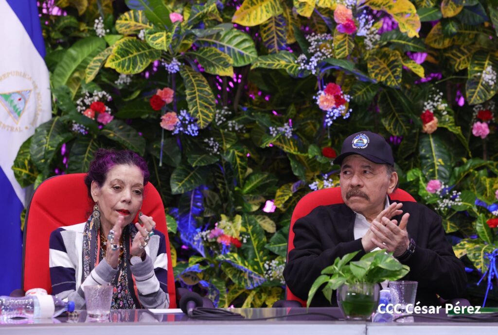 Dictador Ortega repite su guión con Venezuela: acusa de «golpistas», «terroristas» y «drogadictos» a opositores que protestan contra el fraude de Maduro