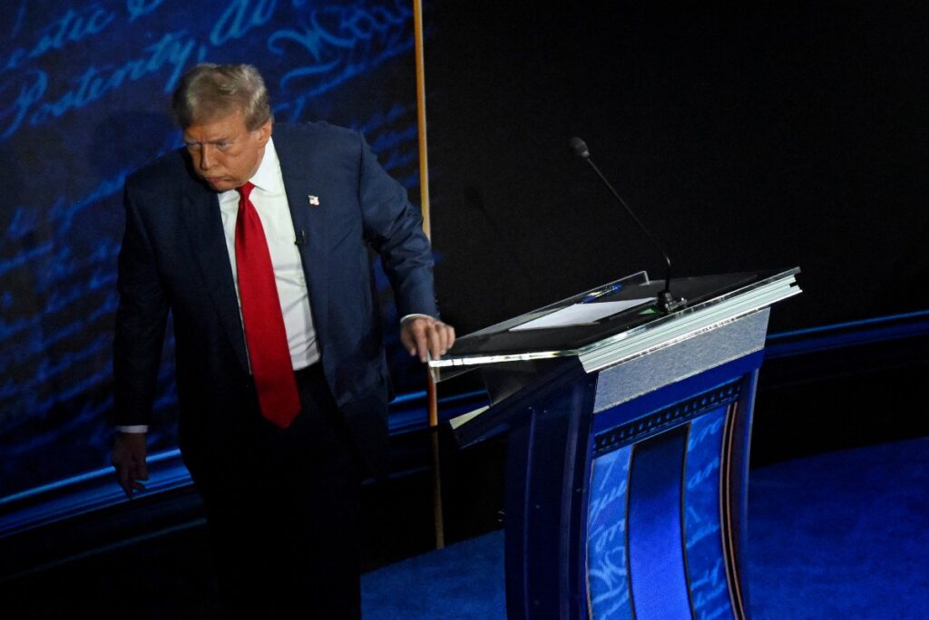 Trump acusa a los migrantes de «robar» empleos y comer «mascotas» 