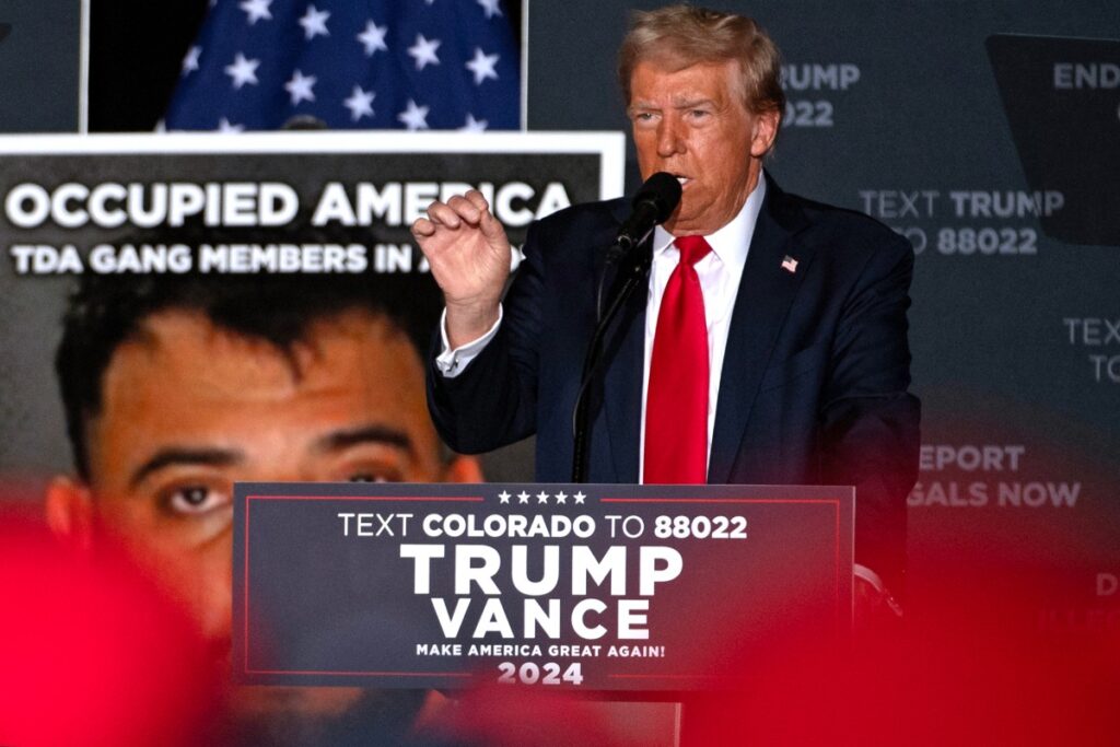 Trump demoniza a migrantes y afirma que son «enfermos que están infectando al país»