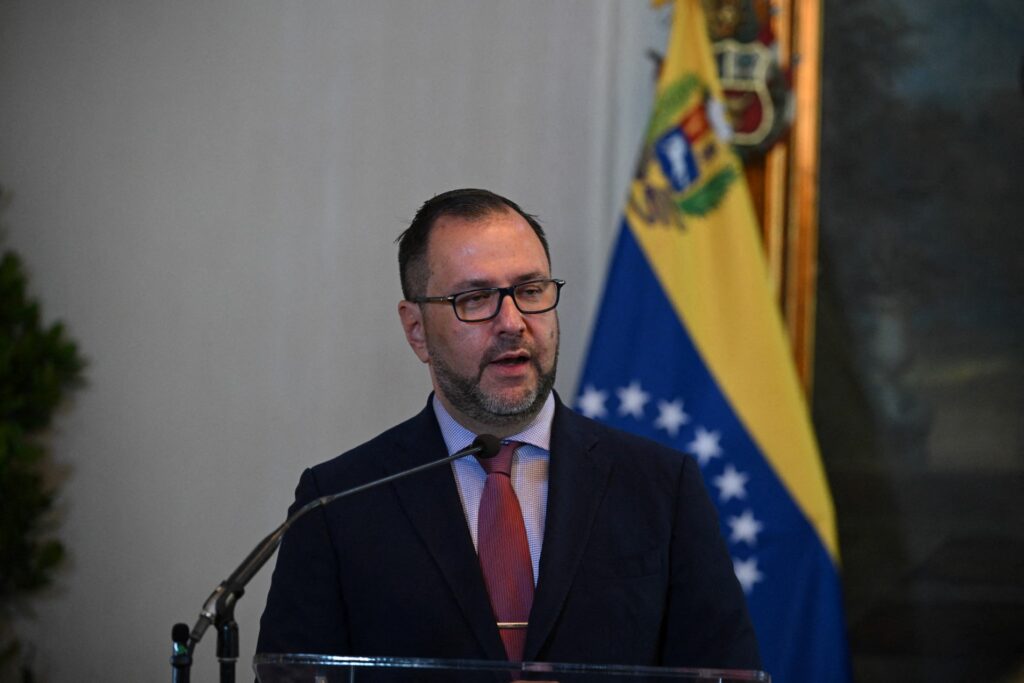 Venezuela tacha de «ridículo» reconocimiento de EEUU a rival de Maduro como «presidente electo»