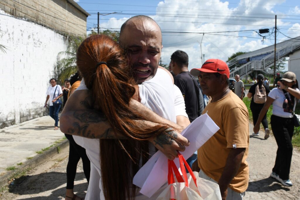 Cerca de un centenar de excarcelados por crisis poselectoral en Venezuela y fiscalía promete 225