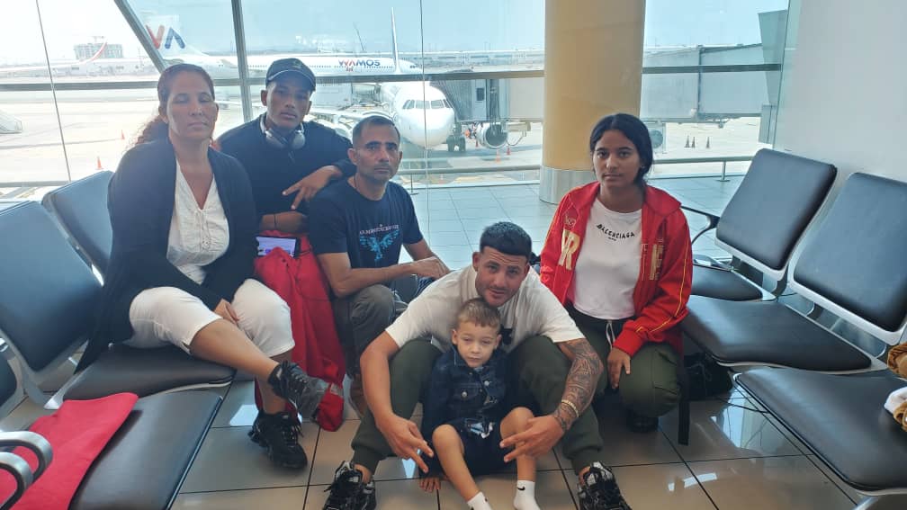 Un periodista que huye de la dictadura de Cuba quedó en un «limbo migratorio» en Perú, porque Nicaragua le impidió el paso hacia EE-UU
