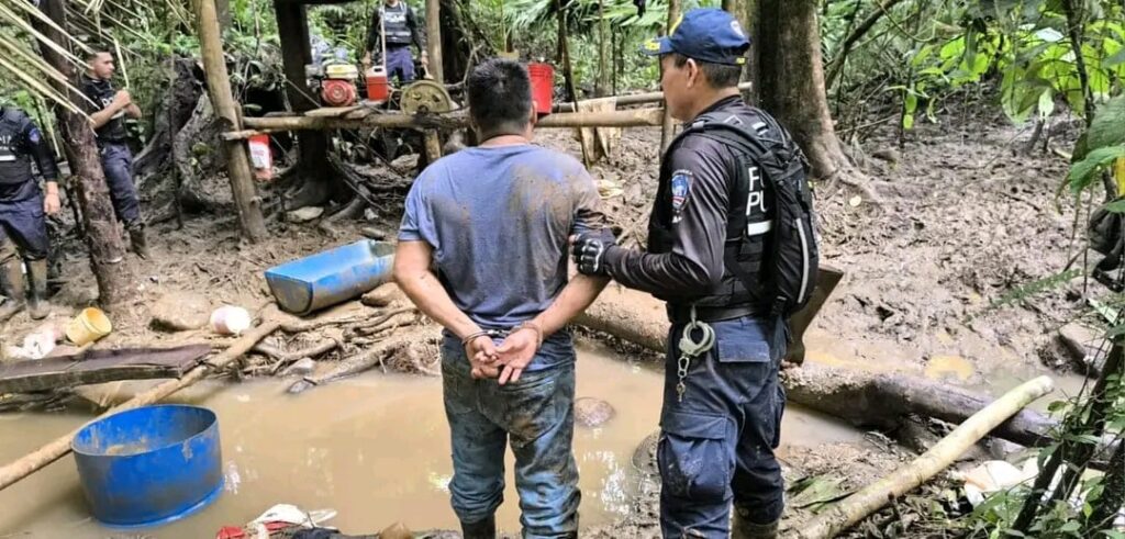 Autoridades de Costa Rica apresan y preparan deportación de 19 nicaragüenses capturados en actividad de minería ilegal