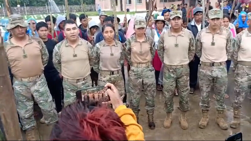 Seguidores de Evo Morales detienen a 200 militares en Bolivia