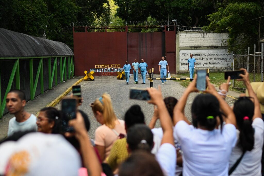 Maduro libera a más de 300 reos detenidos en las protestas contra el fraude electoral