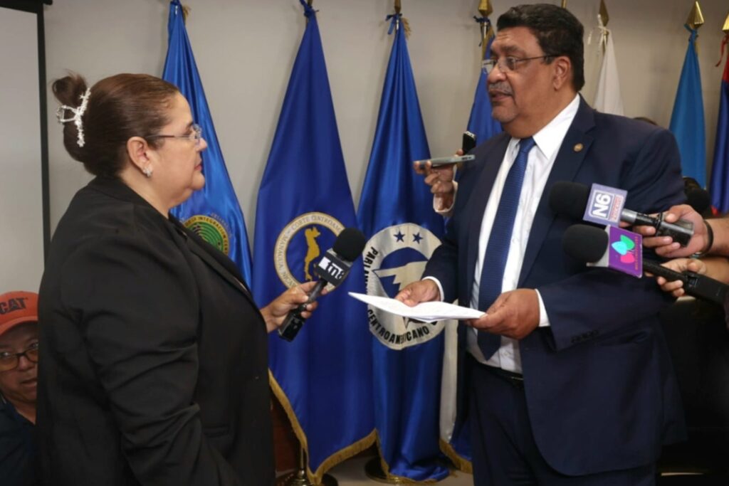 Ortega no ganará nada en la CCJ porque magistrados no pueden obligar al SICA a elegir a quien no reúna requisitos 